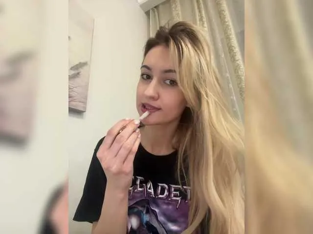 -Lana-Chester- broadcasting live