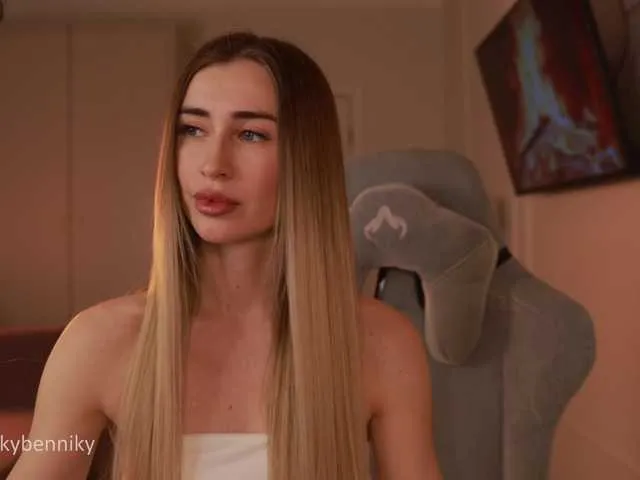 Coconutkitty broadcasting live