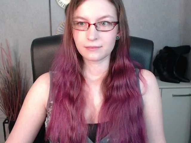 EmmaHeart broadcasting live