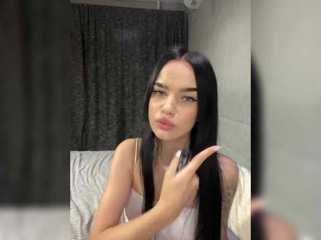 EvaDesire broadcasting live