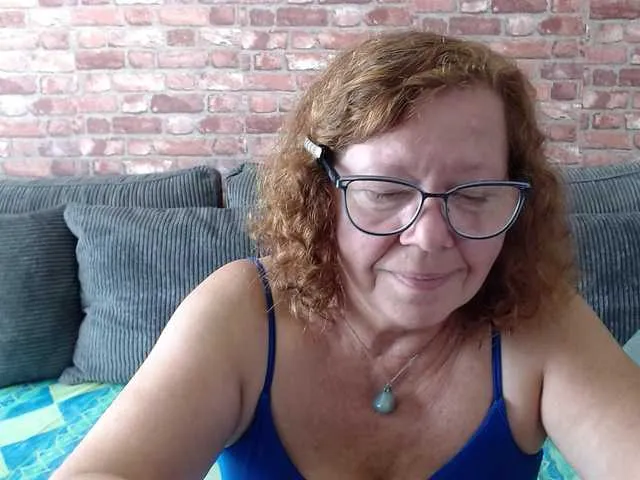 flirty-adele Image 11