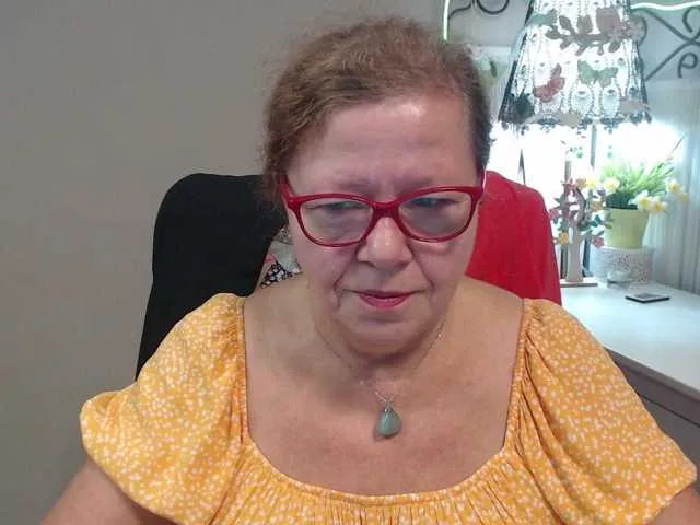 flirty-adele Image 14