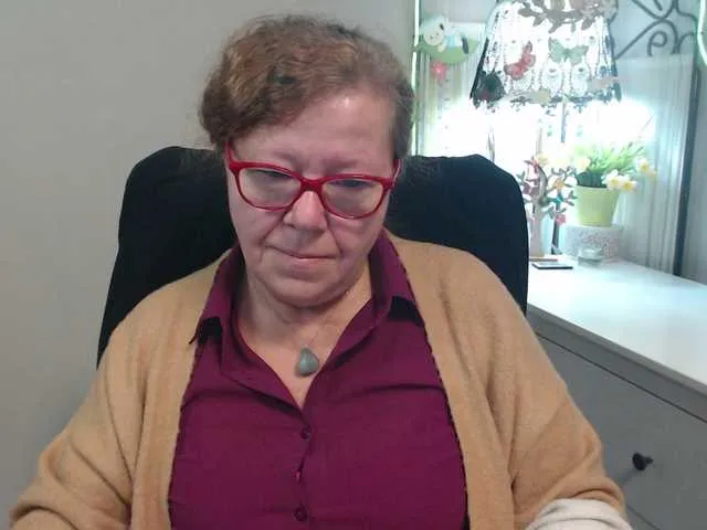 flirty-adele Image 15