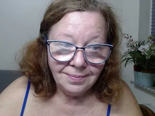 flirty-adele Image 17