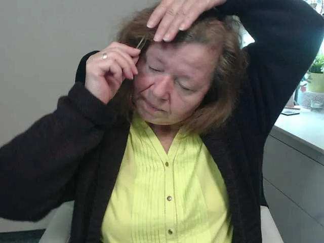 flirty-adele Image 19