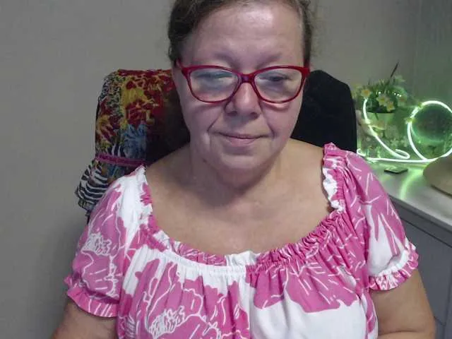 flirty-adele Image 3