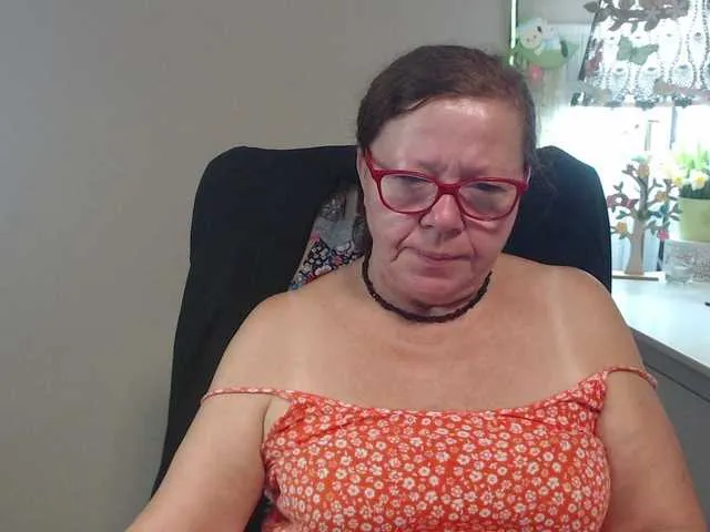 flirty-adele Image 7