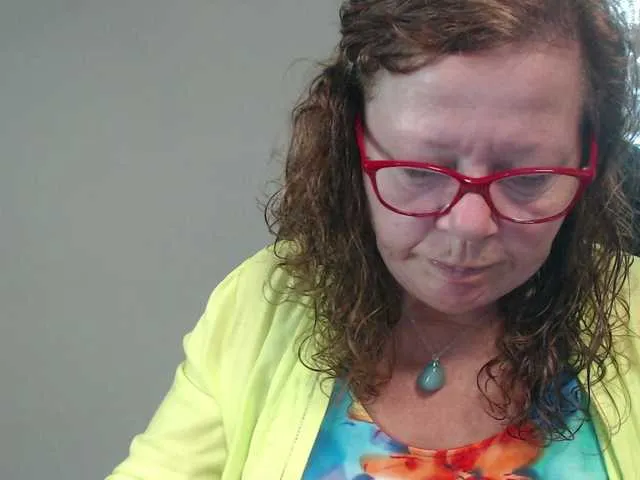 flirty-adele Image 8