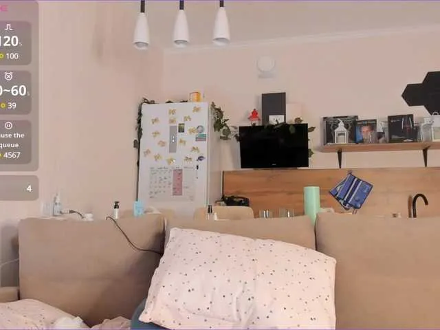 Girlalonehome Image 5