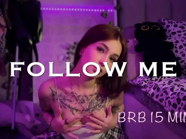 GoodyGirl broadcasting live