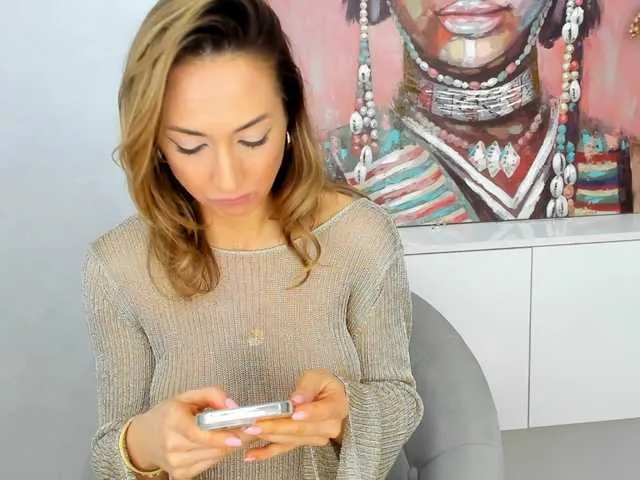 LuvC broadcasting live