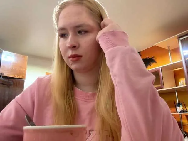 MaribethUra broadcasting live