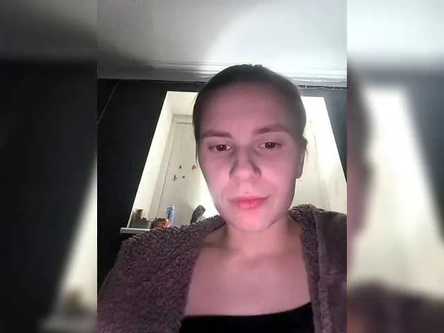 me-la-nia19 Image 12