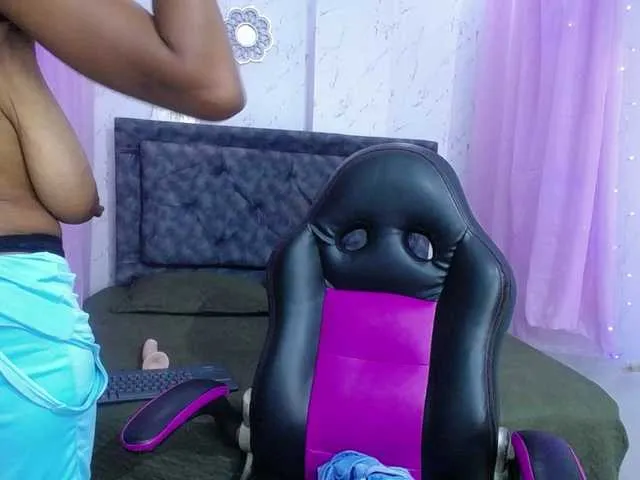 mia-thommson Image 2