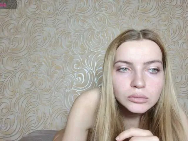 MonicaRosy broadcasting live