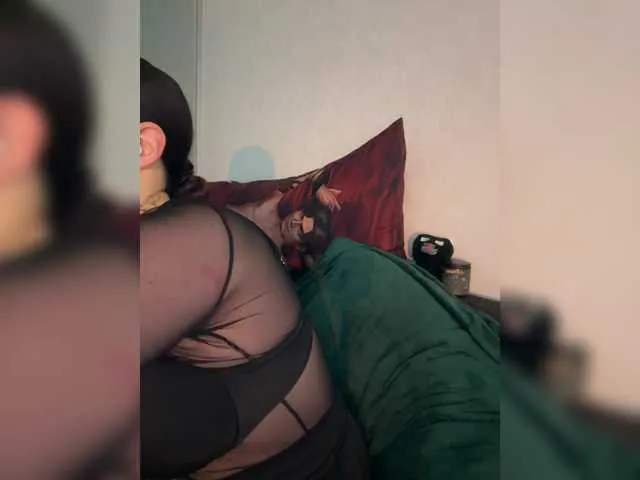 OriginalHOOLi broadcasting live