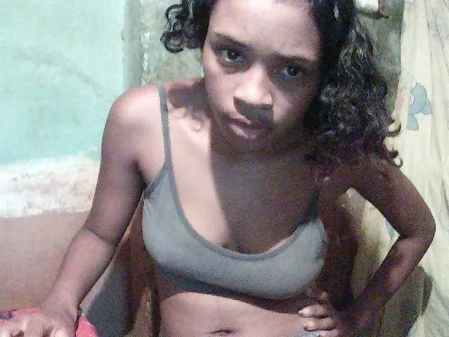 TriciaBella broadcasting live