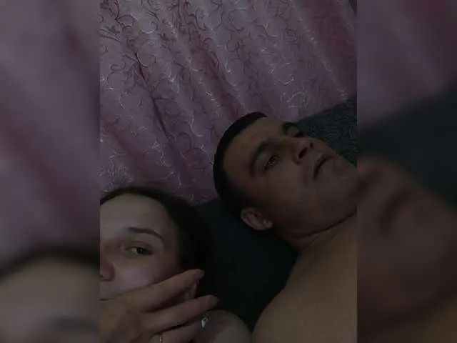 UAlinas2003 broadcasting live