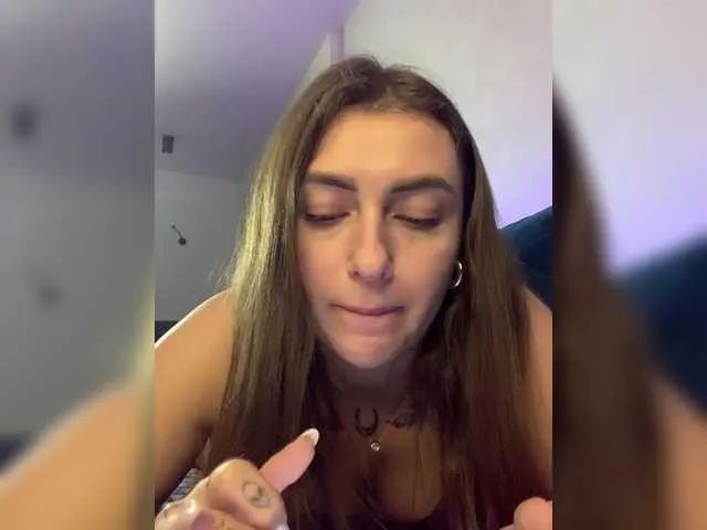 WILDGIRL broadcasting live