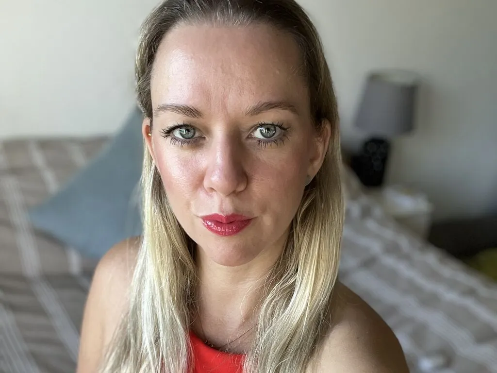 AmindaRobin broadcasting live