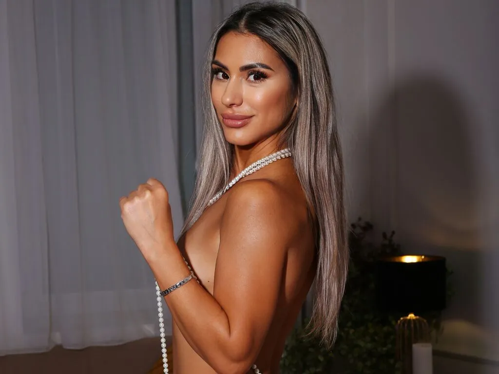 JullyBlair broadcasting live