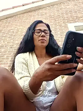 AllanaSquirt broadcasting live