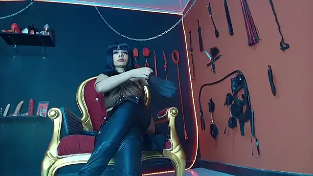 amy-mistress Image 12