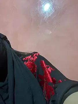 Cameelia broadcasting live