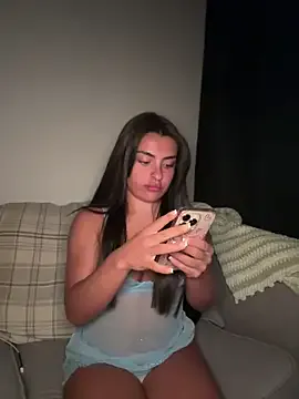 cute_carly_ broadcasting live