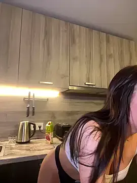 Elizebeth_Parker broadcasting live