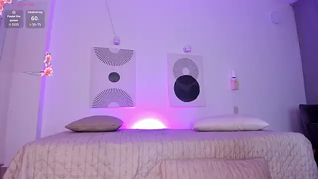 Ginni_charlotte broadcasting live