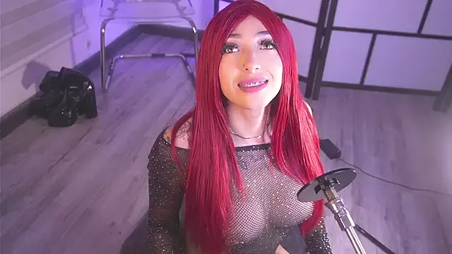 isa_red_hair Image 9