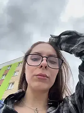 kittyCarrol broadcasting live