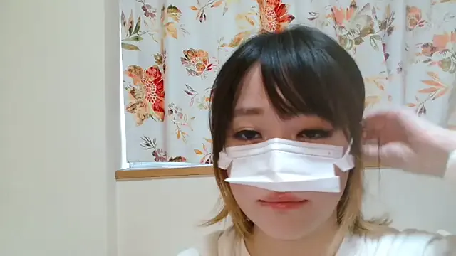 liliyRiSAcha-n broadcasting live