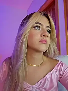 MaryMoon_ broadcasting live