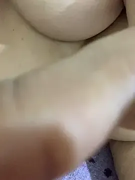 Maya_Star broadcasting live