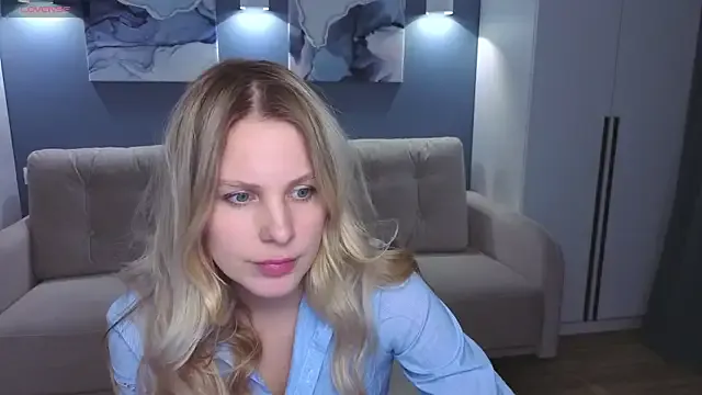 MelanieBennett broadcasting live