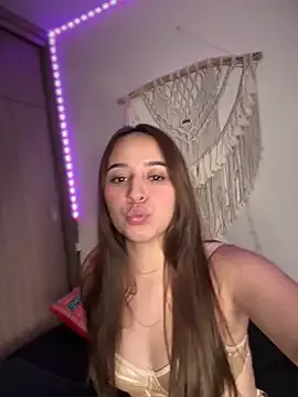 Naughty_arabs broadcasting live