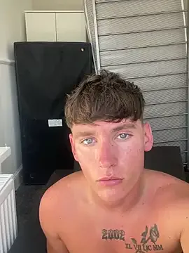 naughtyboy0124 broadcasting live