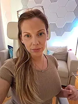 Nova-Lee broadcasting live