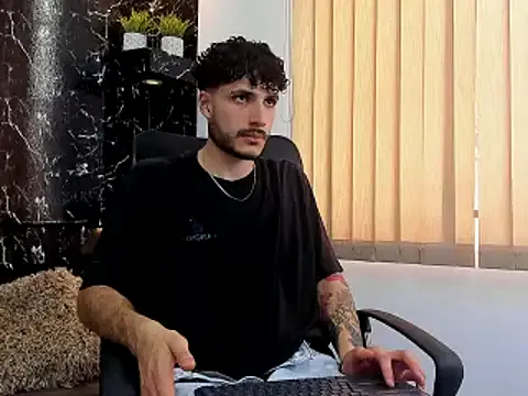 Rafael_Mendezz broadcasting live