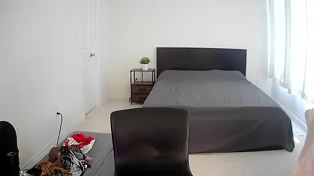 Ravishing_Roma Image 2