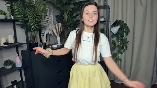 ThelmaJusto broadcasting live